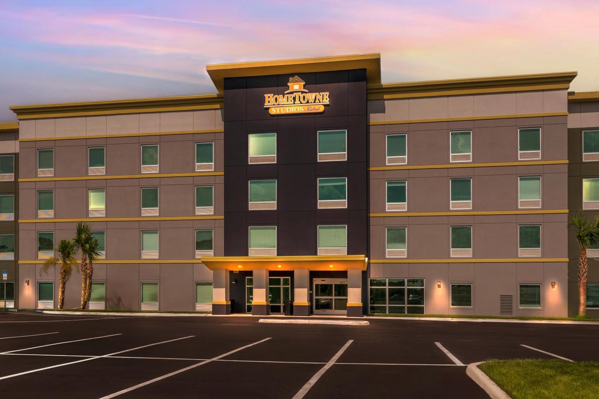 Hometowne Studios By Red Roof Tampa - Airport Екстериор снимка